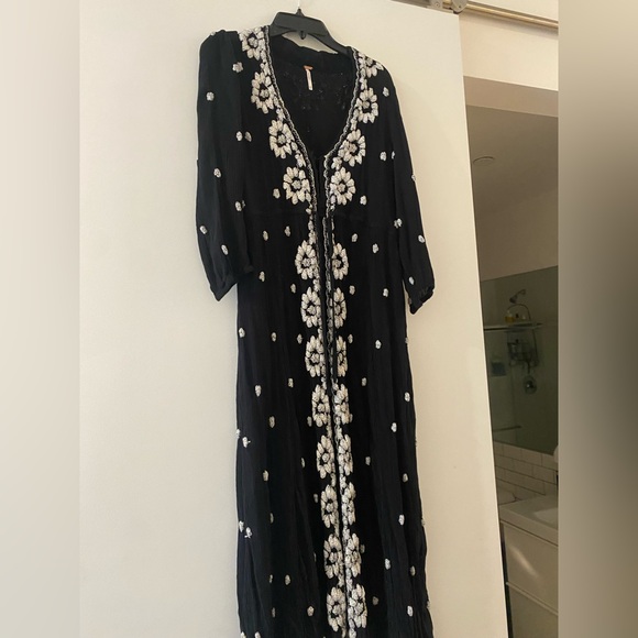 Free People Black Floral Embroidered Fable MIDI Dress - Picture 4 of 10